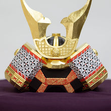 画像をギャラリービューアに読み込む, 兜(中・金) 祐誠作