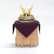 画像をギャラリービューアに読み込む, 兜(中・金) 祐誠作