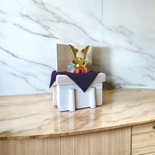 画像をギャラリービューアに読み込む, 兜（大）屏風付　神泉作
